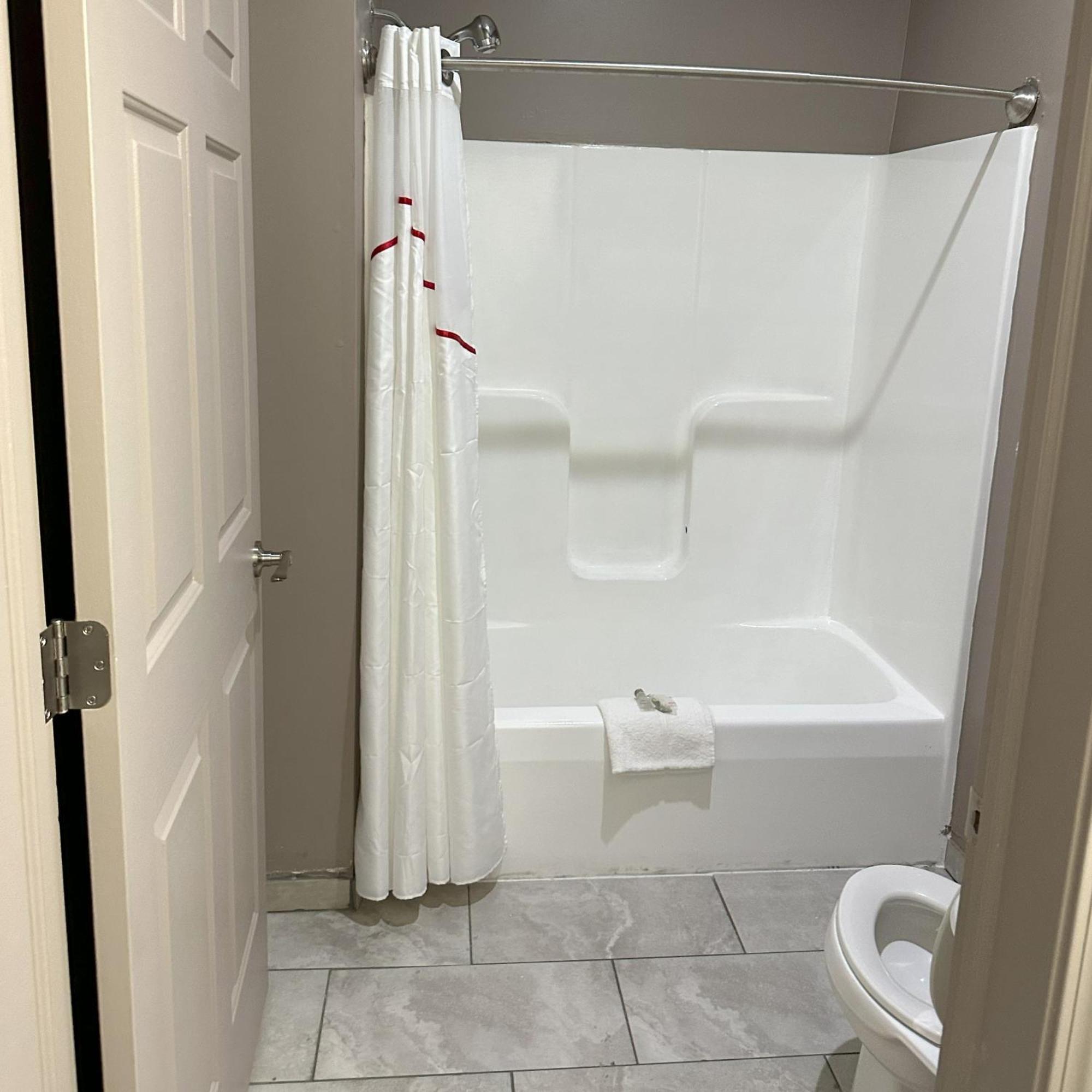Red Roof Inn & Suites Lake Orion / Auburn Hills Esterno foto